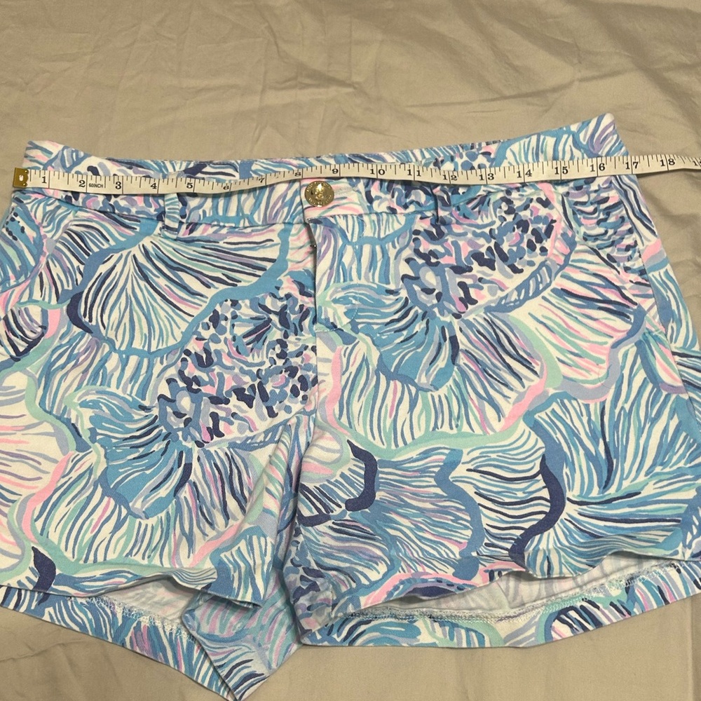 Lilly Pulitzer women's Blue and Pink Patterned Shorts size 8 E04